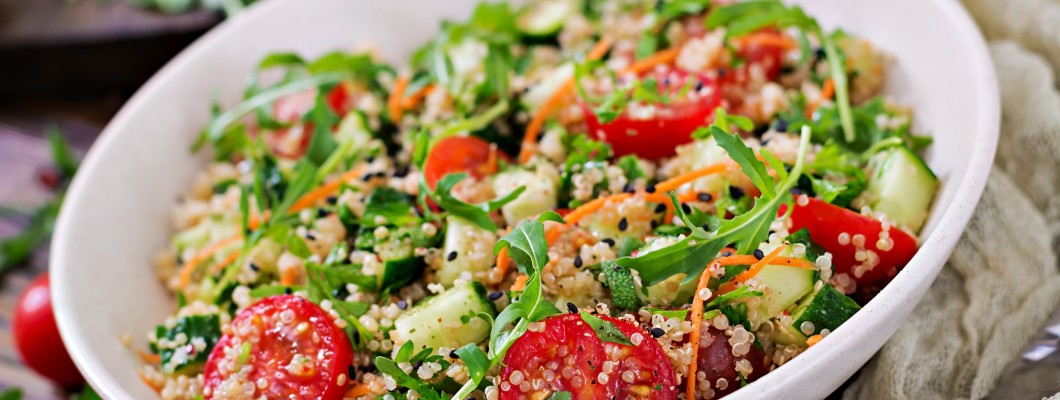 Organik Sebzeli Quinoa Salatası Tarifi Organik Sebzeli Quinoa Salatası Tarifi